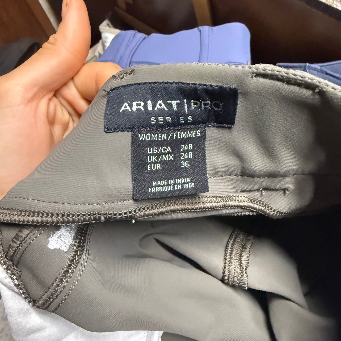 Women’s Size 24R Brown Ariat Knee Patch Horseback Riding Breeches