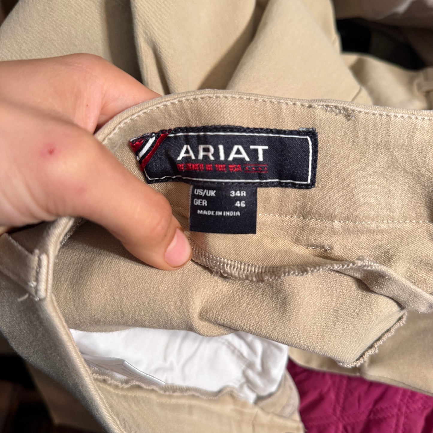 Women’s Size 34R Tan Ariat Knee Patch Horseback Riding Breeches