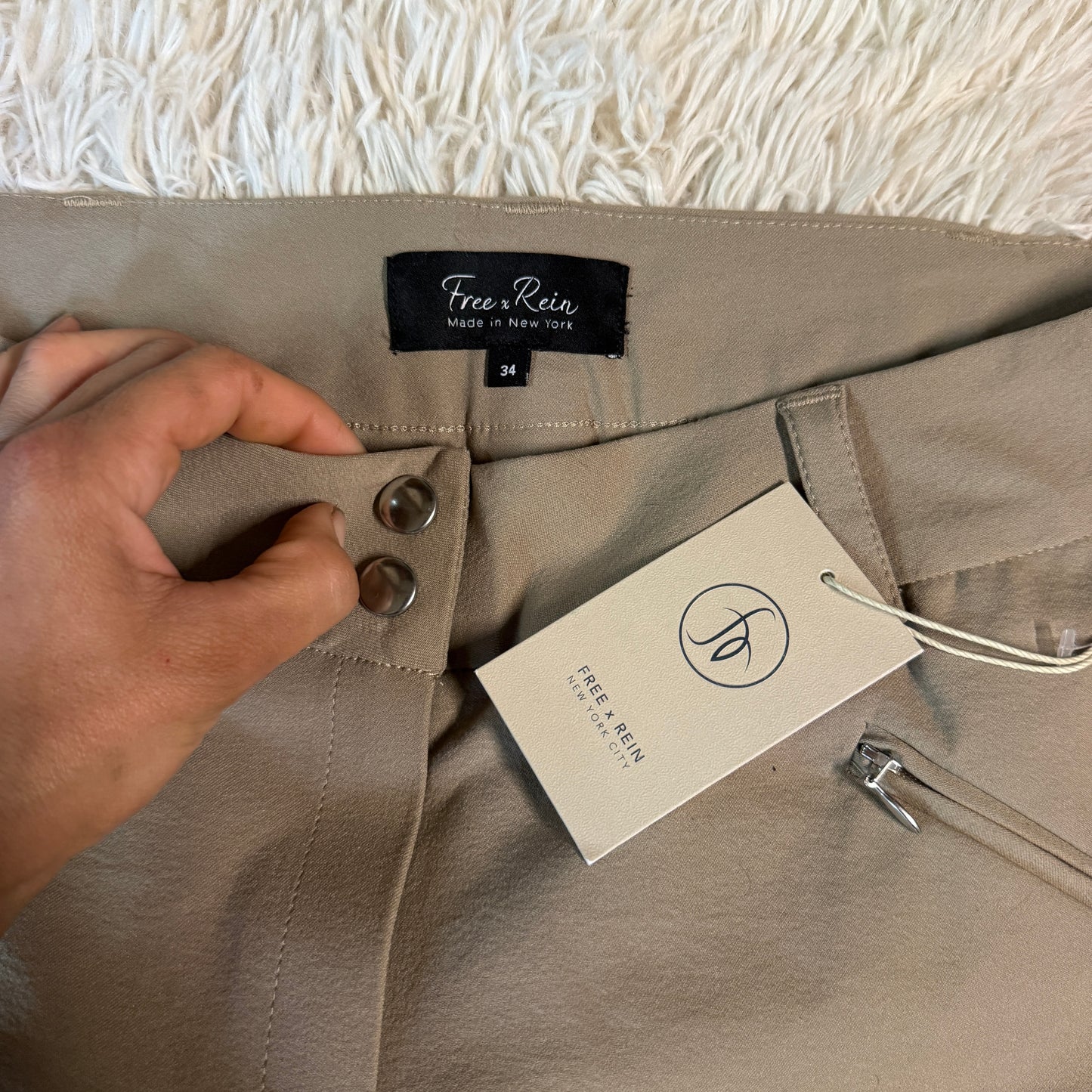 New Women’s Size 34R Tan Free Rein Knee Patch Horseback Riding Breeches