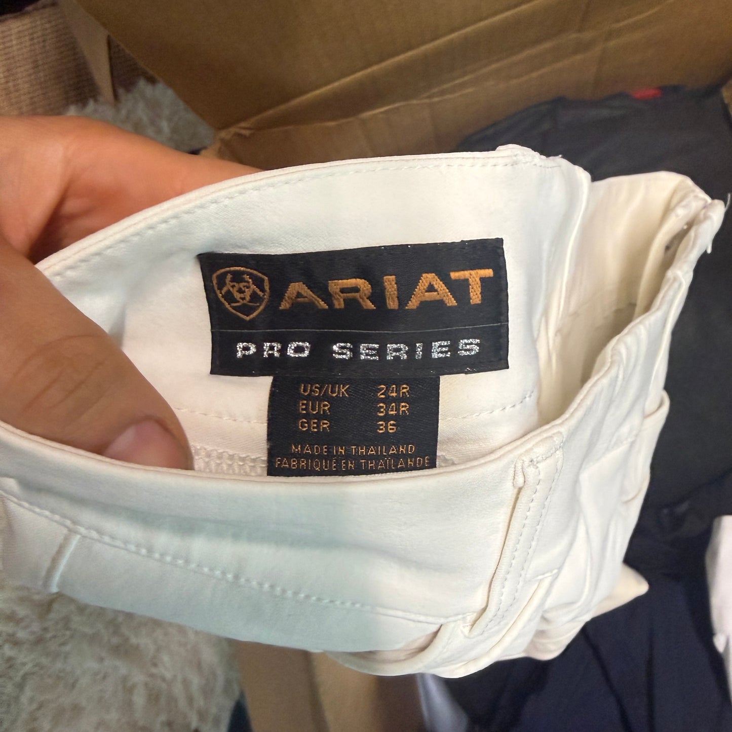 Women’s Size 24R White Ariat Knee Patch Horseback Riding Breeches