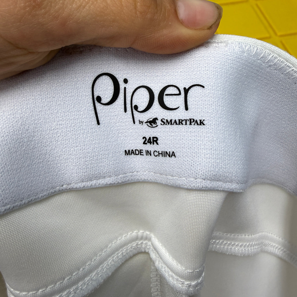 Women’s Size 24R White Smartpak Full Seat Horseback Riding Breeches