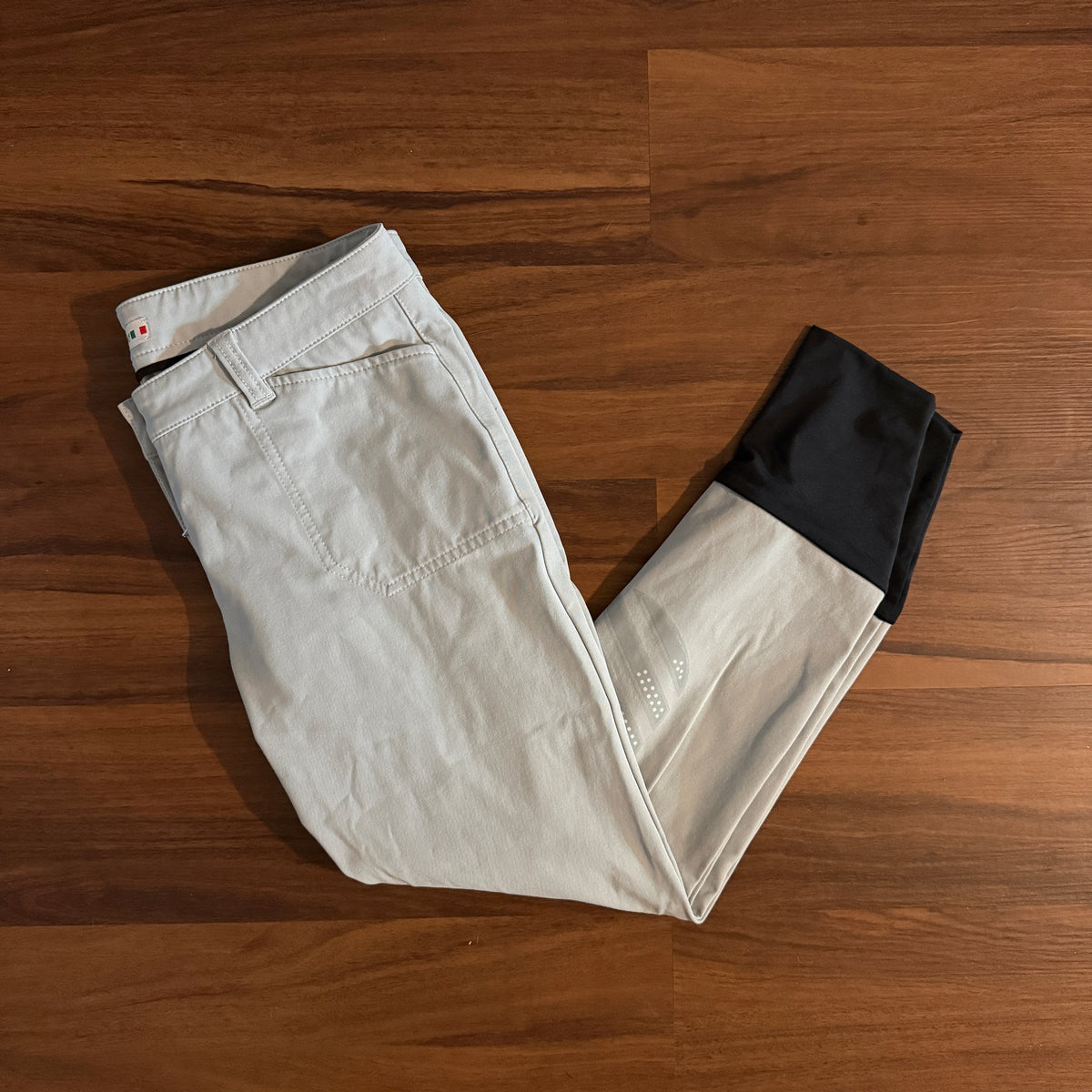 Women’s Size IT44 Tan Animo Knee Patch Horseback Riding Breeches