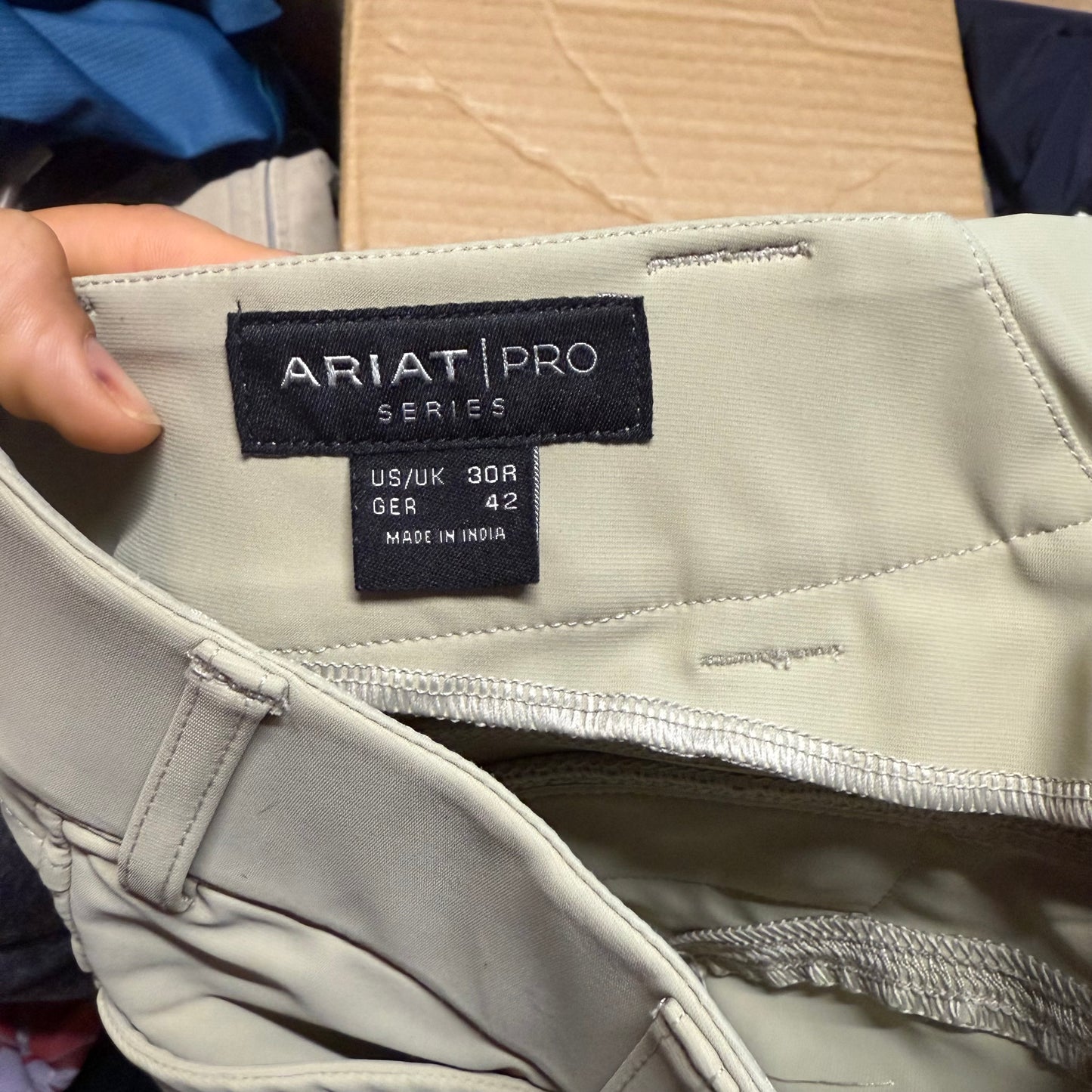 Women’s Size 30R Tan Ariat Knee Patch Horseback Riding Breeches