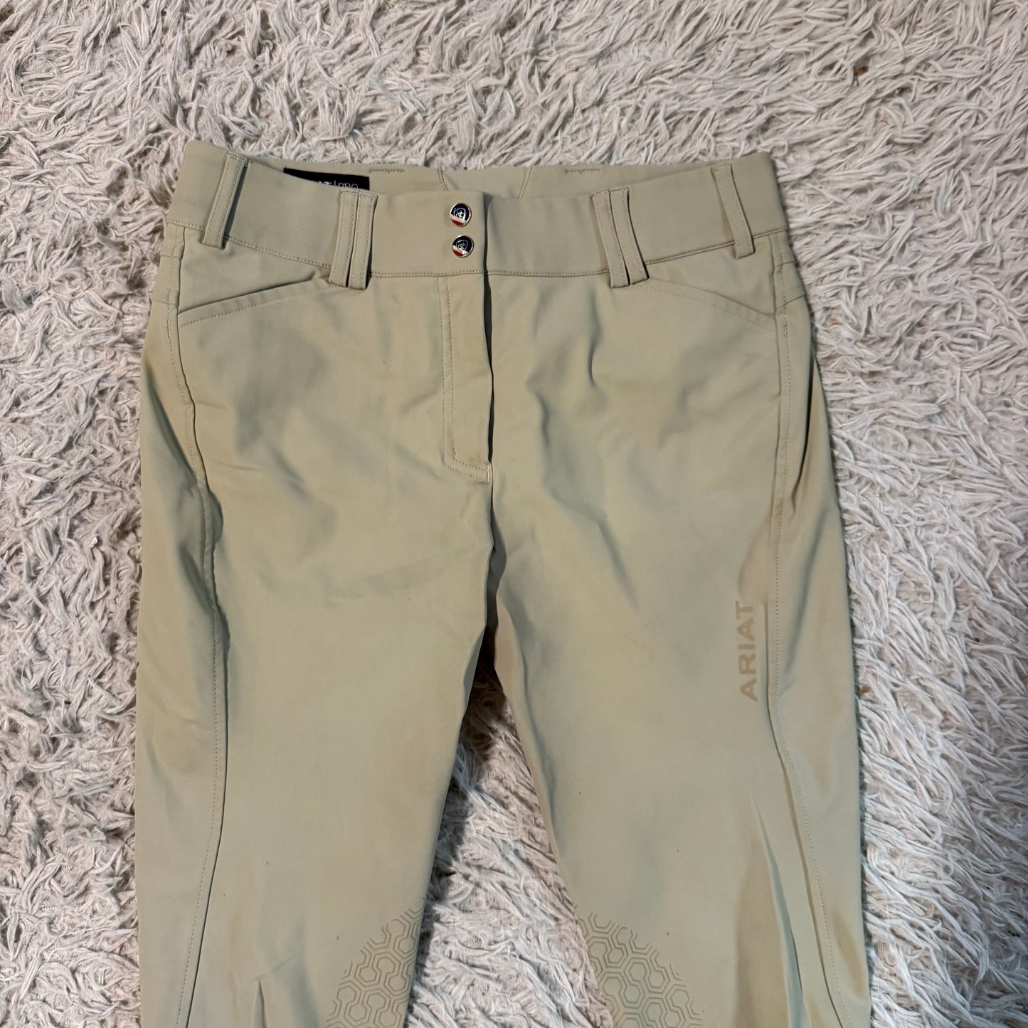 Women’s Size 30R Tan Ariat Knee Patch Horseback Riding Breeches